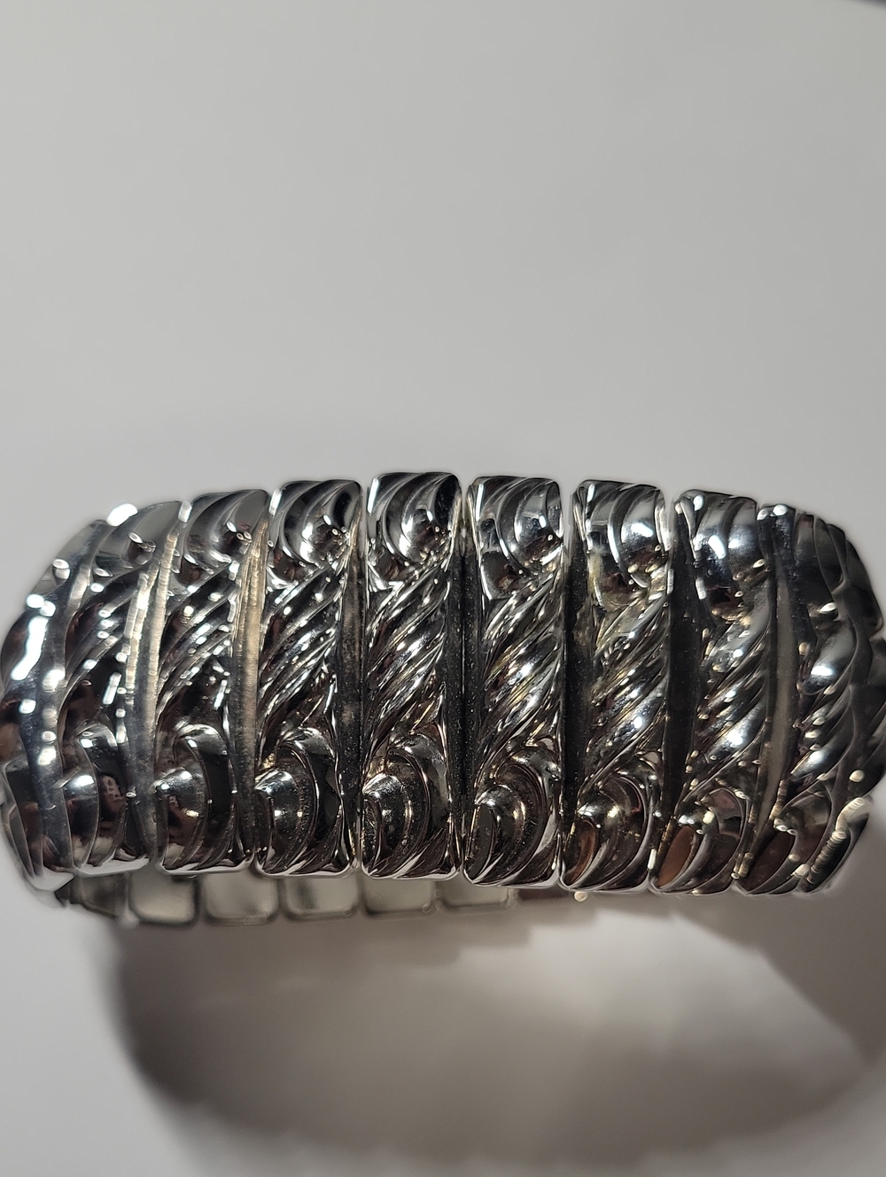 Women's  Silver-Tone Stretch Bracelet - Polished Twisted Link Design